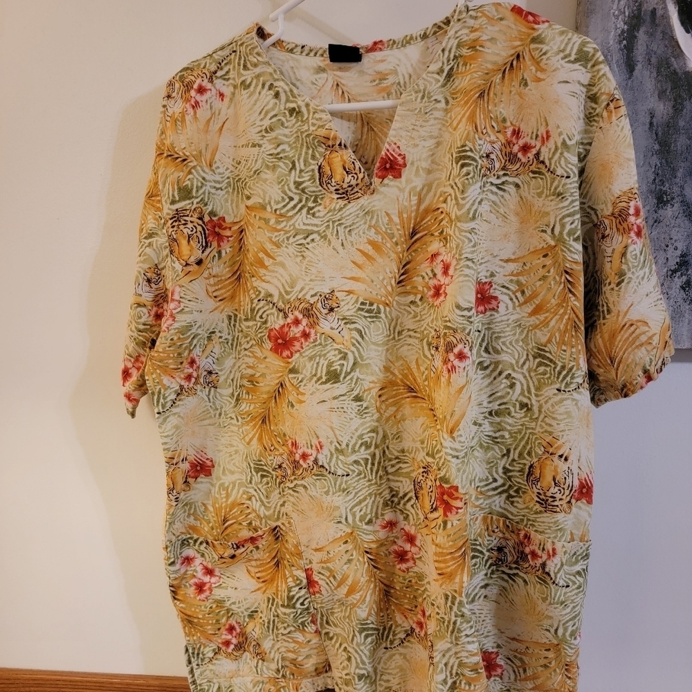 BARCO Uniform Top, Tropical Print, It Appears To Be A Size Large
